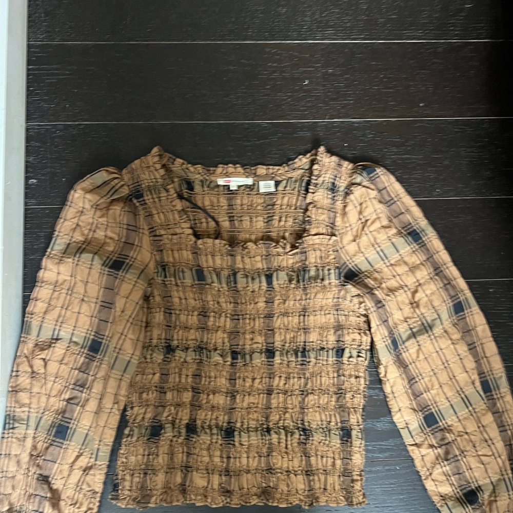 Levi's Plaid Smocked Long-Sleeve Top in Tan and Black